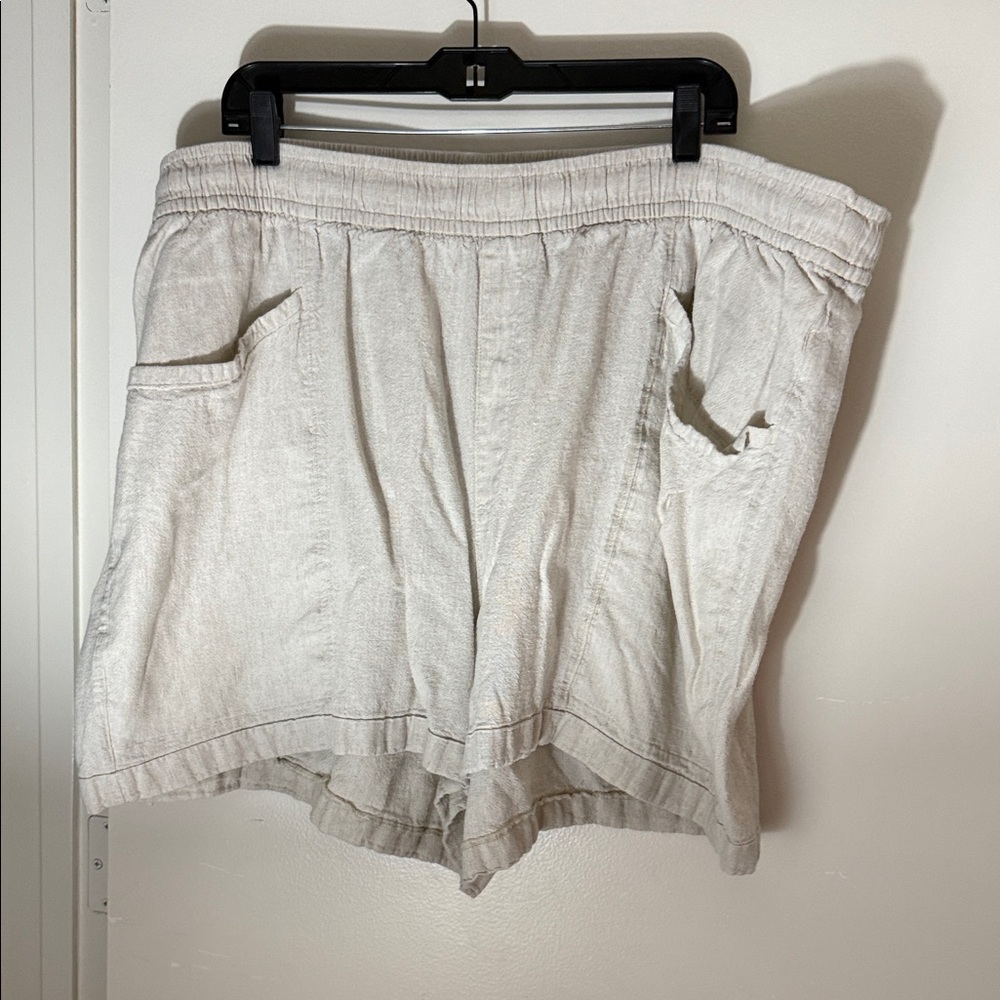 Old Navy Women's Tan Cargo Shorts